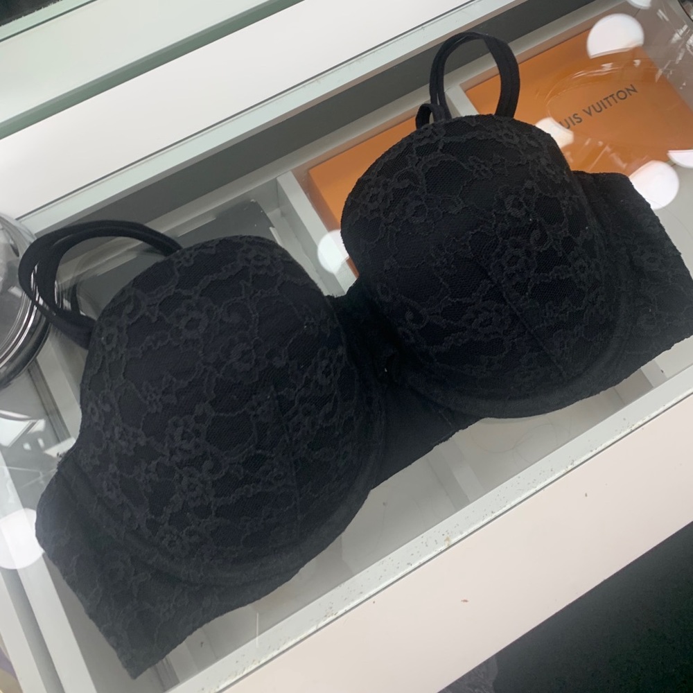 Victoria’s Secret strapless bra